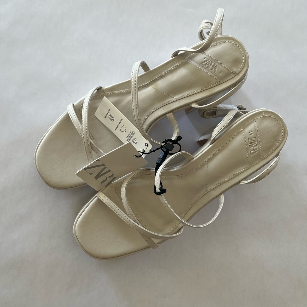 SHOES - Picture 10 of 11